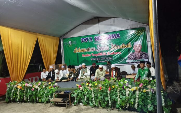 Kepala Desa Binakal Selamatan dengan Sholawatan