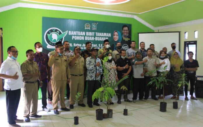 Launching Gerakan IYA Juwita Go Green, Ratna Bagikan 27.500 Bibit Tanaman