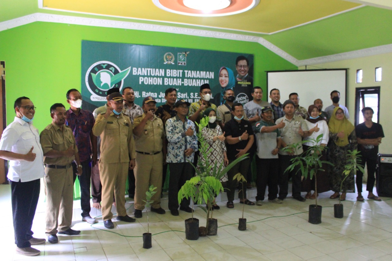 Launching Gerakan IYA Juwita Go Green, Ratna Bagikan 27.500 Bibit Tanaman