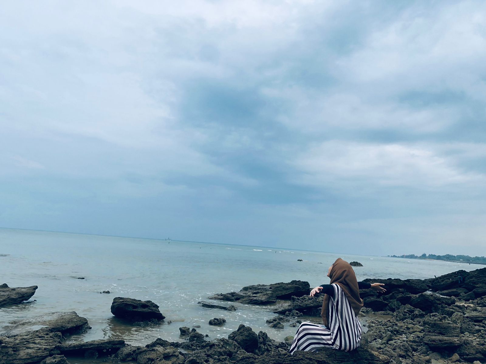 Healing ke Pantai Bikin Kamu Tenang Lho, Ini Alasannya