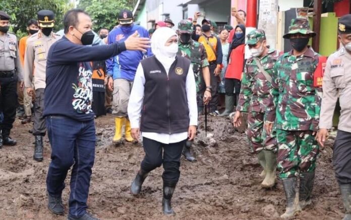 Gubernur Khofifah Tinjau Lokasi Banjir Bandang di Jember