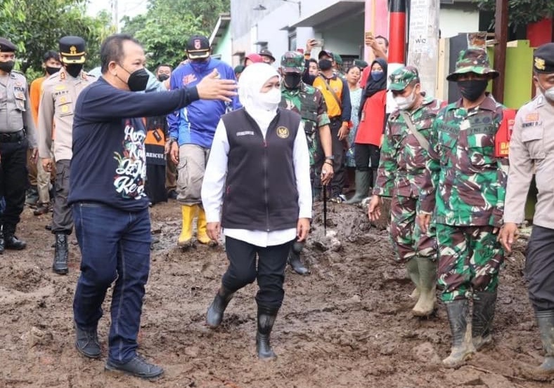 Gubernur Khofifah Tinjau Lokasi Banjir Bandang di Jember