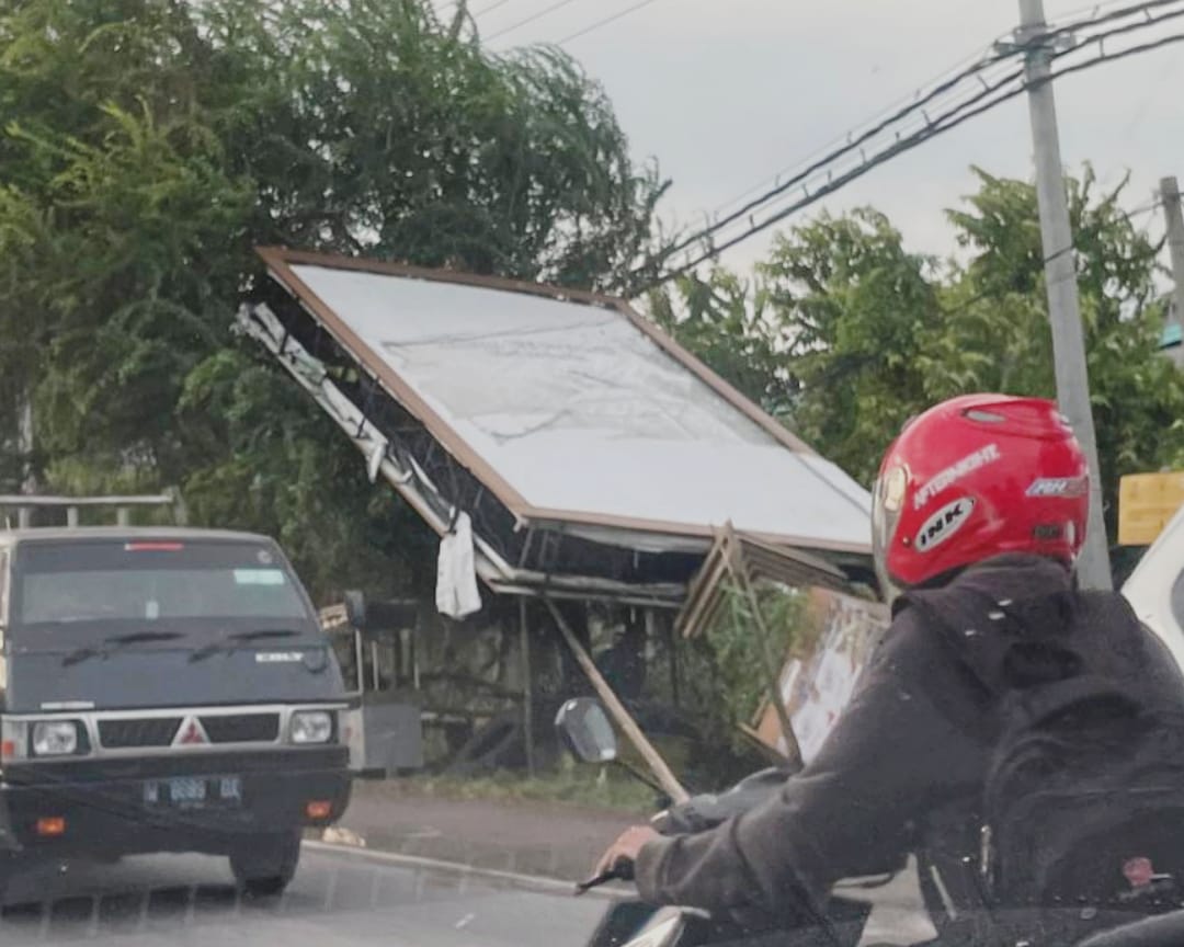 Ambruk Diterjang Angin, Perbaikan Reklame Manyar Gresik Diminta Pasang Promosi Wisata Religi