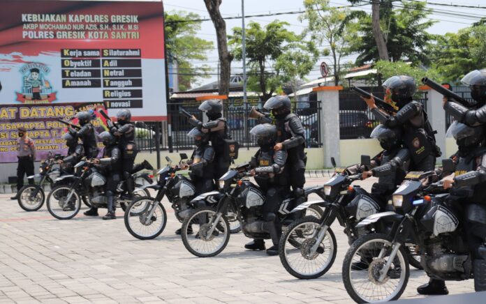 4 Polres Jajaran Polda Jatim Simulasi Penanganan Unjuk Rasa di Mapolres Gresik