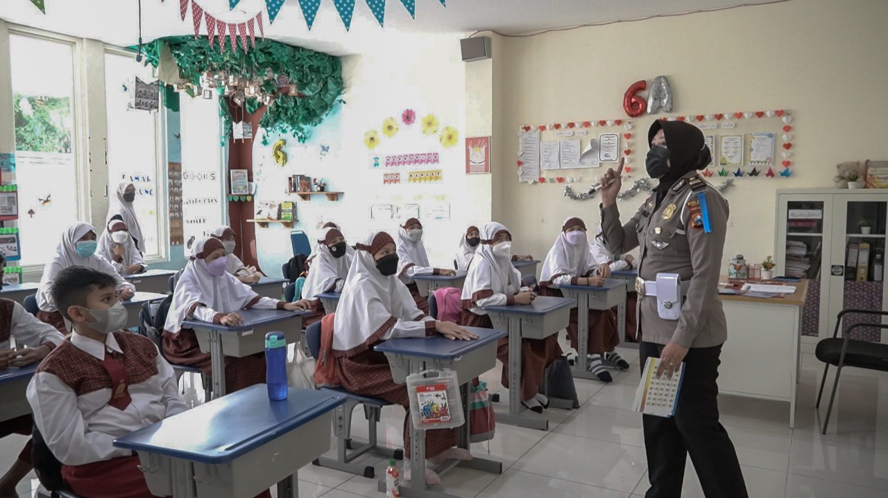 Polres Gresik Beri Materi Pendidikan Lalu Lintas dalam Operasi Keselamatan Semeru 2022