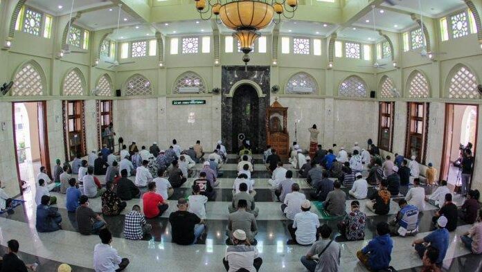 Bacaan Niat Sholat Jumat Lengkap dengan Arab, Latin dan Artinya