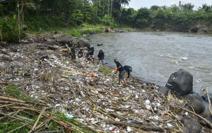 Tak Serius Tangani Sungai Jawa