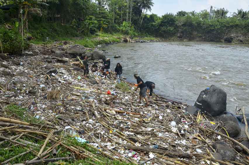 Tak Serius Tangani Sungai Jawa