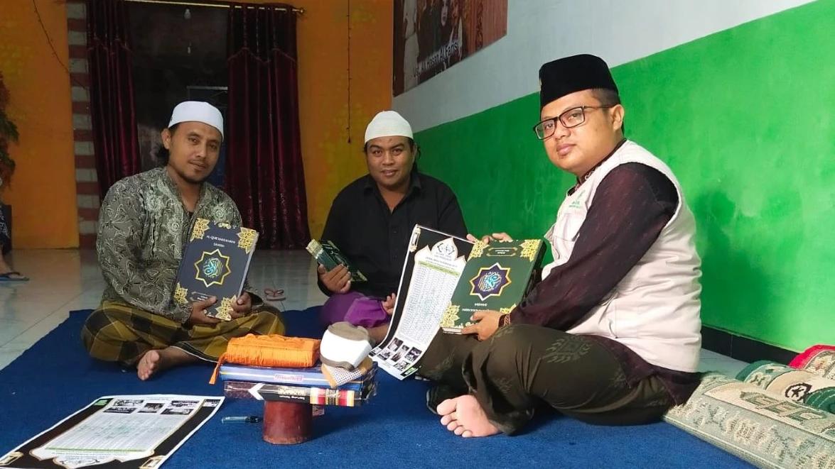 Semarakkan Ramadan, LAZISNU Probolinggo Wakafkan Al-Qur’an