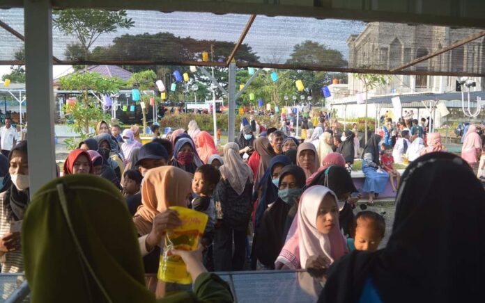 Bazar Ramadan Doudo Edu Green Gresik Diserbu Warga, Minyak Goreng Murah dan Sembako Gratis Jadi Incaran