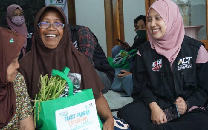 Paket Pangan Bergizi, Berkah Ramadan untuk Janda, Difabel, dan Lansia Kediri