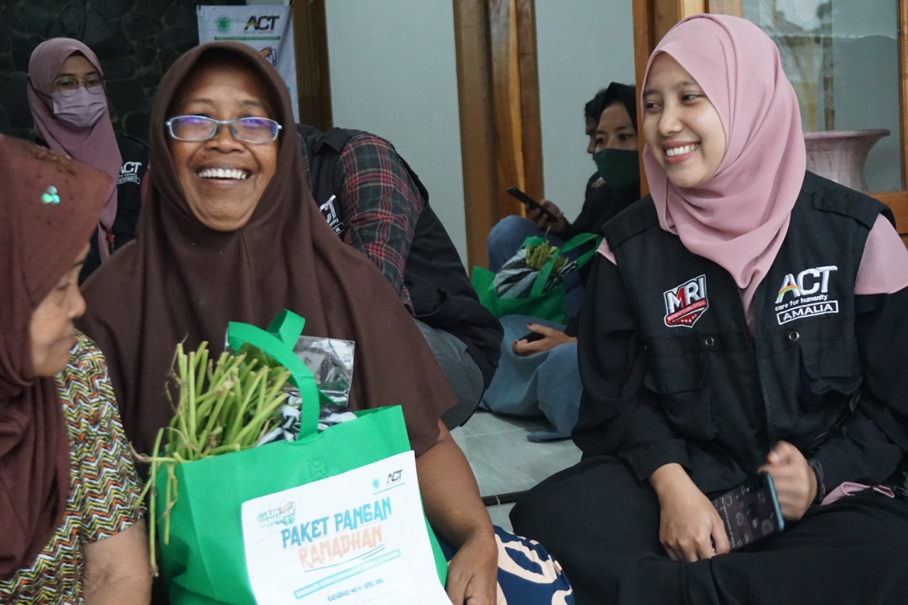 Paket Pangan Bergizi, Berkah Ramadan untuk Janda, Difabel, dan Lansia Kediri