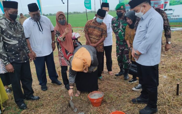 Wabup Gresik Letakkan Batu Pertama Pembangunan Pertashop di Punduttrate