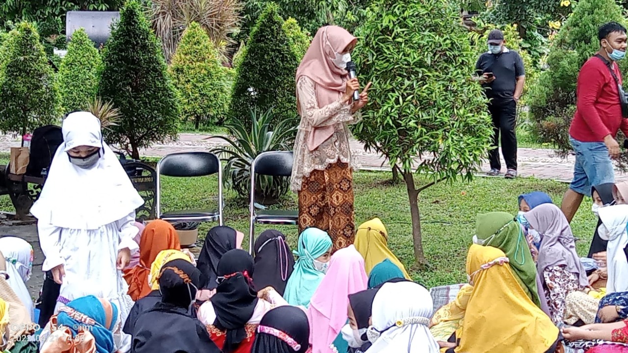 MI Darun Najah Banyuwangi Edukasi Siswi Tentang Kesehatan Reproduksi dan Bumbu Dapur