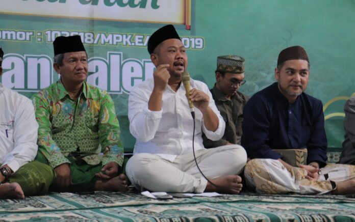 Bupati Gresik Mengisahkan Sejarah Tradisi Sanggring