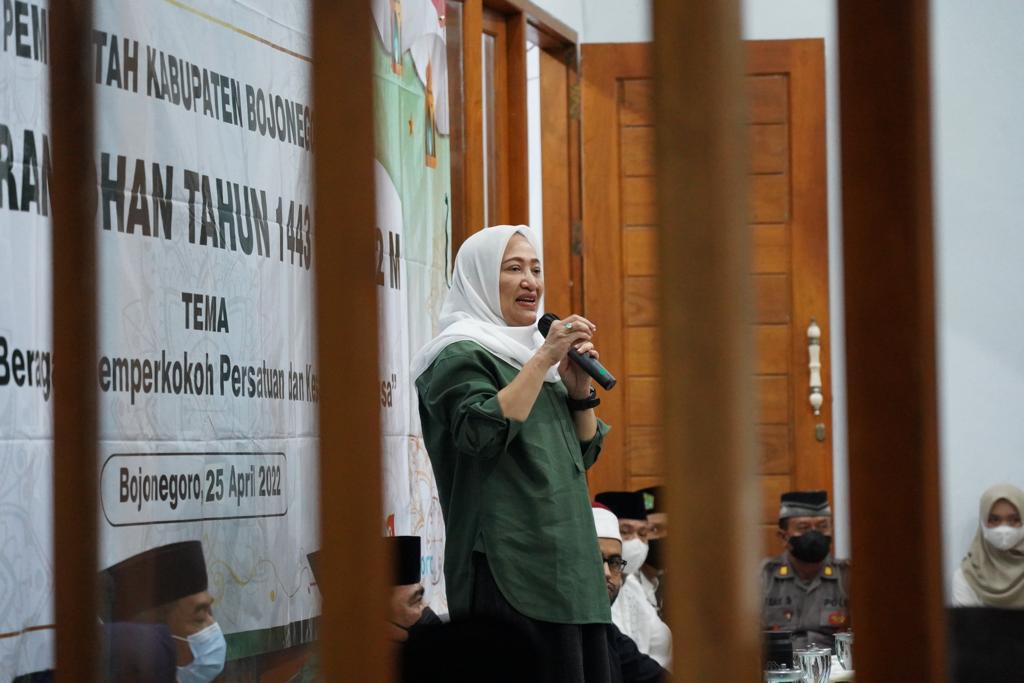 Bupati Bojonegoro Sosialisasi Program Pembangunan dan Pemberdayaan SDM Saat Safari Ramadan