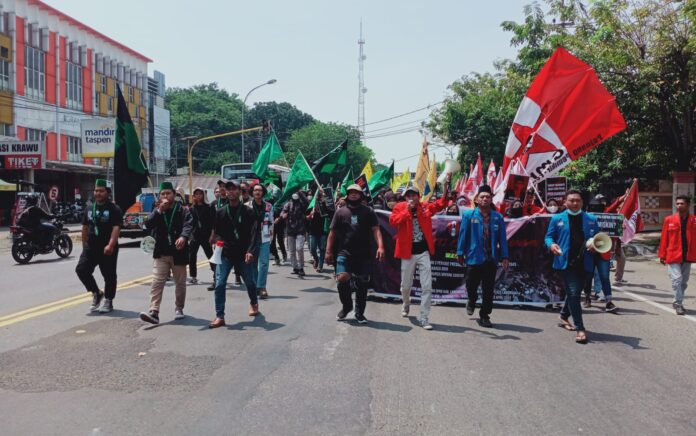 Gelar Aksi Dukung Cipayung, Aliansi Mahasiswa di Lamongan Duduki Gedung Dewan