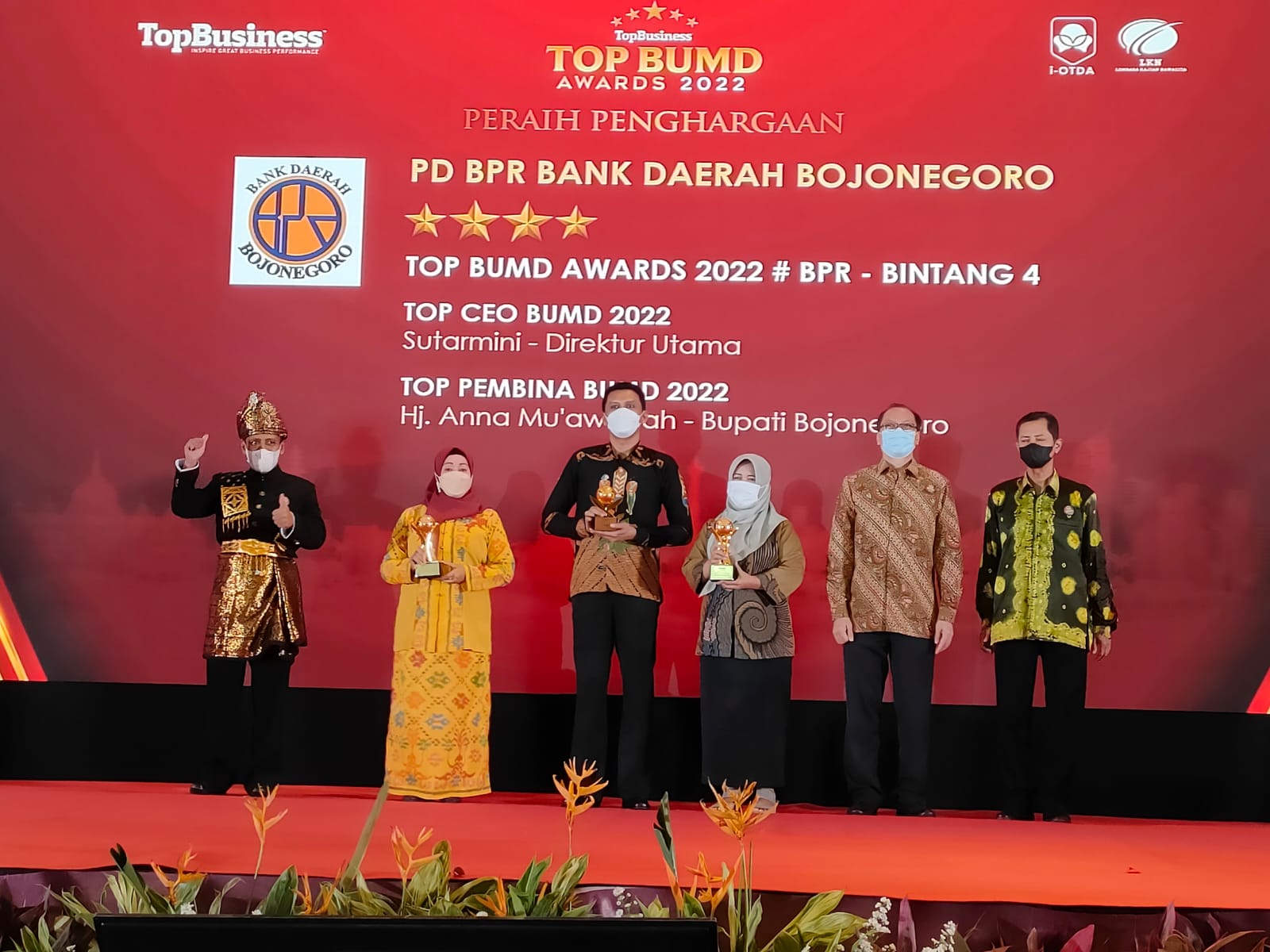 Bupati Bojonegoro Raih Penghargaan TOP Pembina BUMD Awards 2022