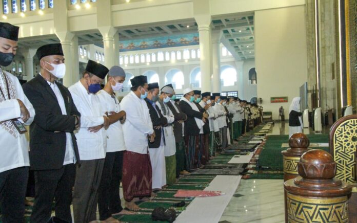 Gubernur Jatim Kembali Salat Ied Setelah Dua Tahun Pandemi