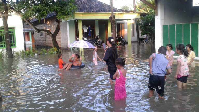 Setelah Lebaran, Banjir Melanda Masyarakat di Pasuruan