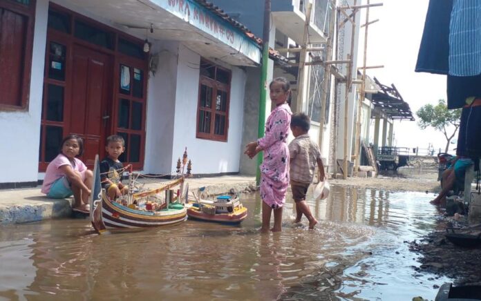 Banjir Rob Melanda Tiga Desa di Pesisir Probolinggo