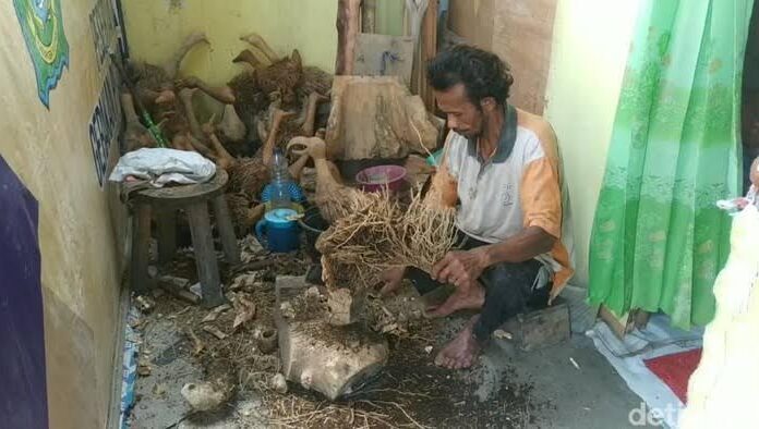Berkarya dari Akar Bambu di Pekarangan Rumah