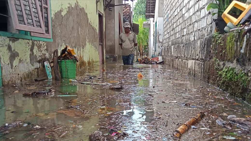 Banjir Rob Landa Pantura Tuban