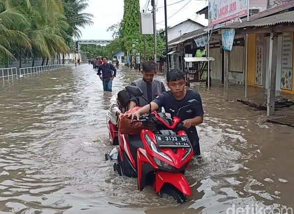 Banjir Merendam Jalan Utama di Probolinggo, Akses Warga Tiga Kecamatan Terkendala