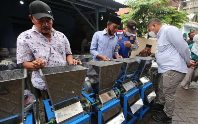 Pemkot Surabaya Fasilitasi Alat untuk Produsen Tempe