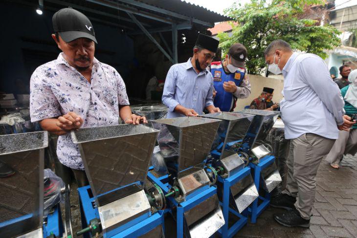 Pemkot Surabaya Fasilitasi Alat untuk Produsen Tempe