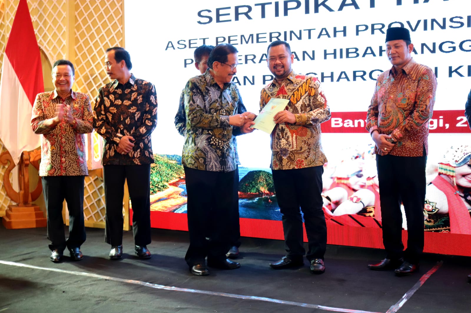 Dukung Program PTSL, Pemkab Gresik Serahkan Hibah Anggaran Pola Trijuang Senilai 3 Miliar