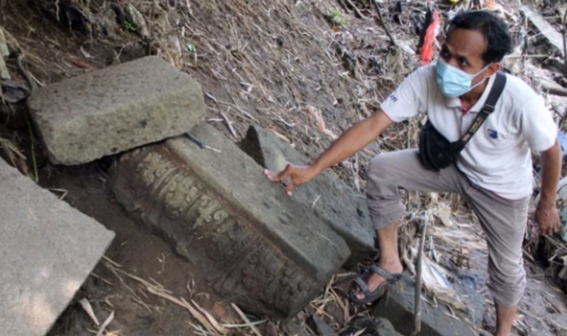 Warga Jombang Temukan Belasan Batu Diduga Bagian Bangunan Candi