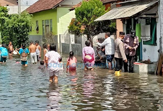 Banjir Rob di Banyuwangi, Warga Tawarkan Solusi