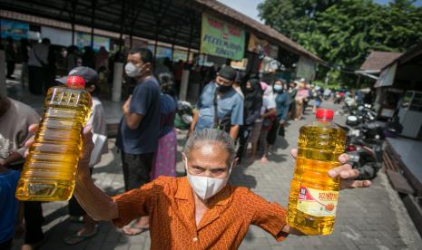 Jaga Pasokan Minyak Goreng dengan Pantau Ketat Industri hingga Beli Pakai KTP