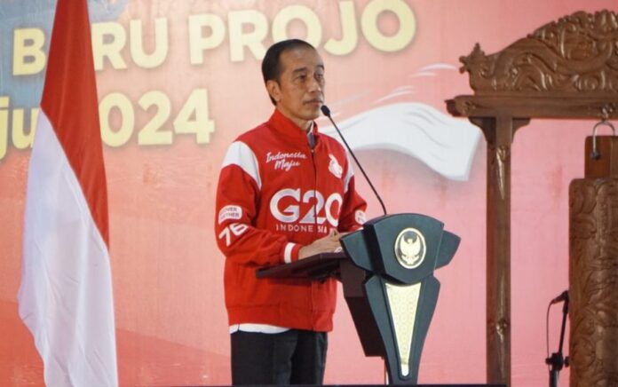 Jokowi Imbau Relawan Ojo Dumeh dan Ojo Kesusu