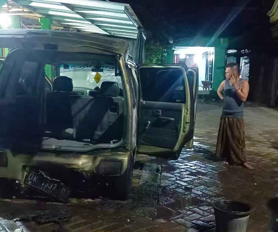 Mobil Aktivis Anti Korupsi Probolinggo Dibakar Orang Tak Dikenal