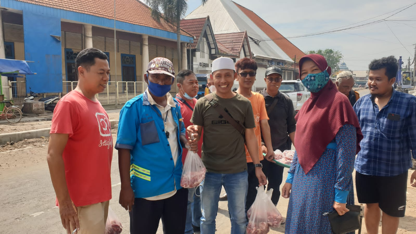 Gandeng Pemda Gresik dan 3 Perusahaan, Jurnalis KWG Salurkan Daging Kurban