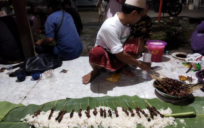 Kebersamaan Idul Adha Ala GP Ansor Bungah, Nyate Daging Kurban Bareng Kader