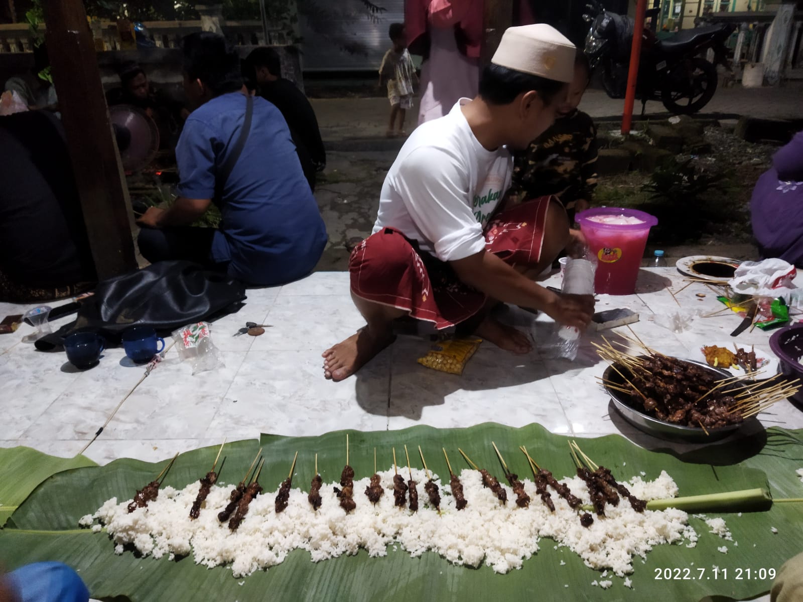 Kebersamaan Idul Adha Ala GP Ansor Bungah, Nyate Daging Kurban Bareng Kader