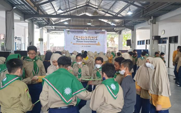 Siswa Baru Spemdalas Gresik Dibekali Beragam Materi Menyenangkan