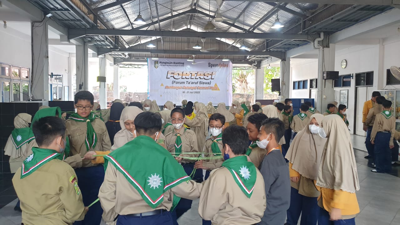 Siswa Baru Spemdalas Gresik Dibekali Beragam Materi Menyenangkan