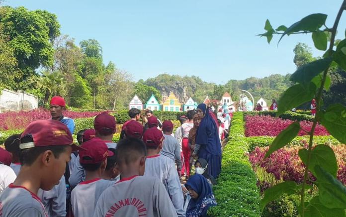 Masa Pengenalan Lingkungan Sekolah, Ratusan Siswa Belajar Sejarah di Wagos Gresik