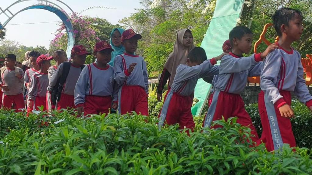 Masa Pengenalan Lingkungan Sekolah, Ratusan Siswa Belajar Sejarah di Wagos Gresik