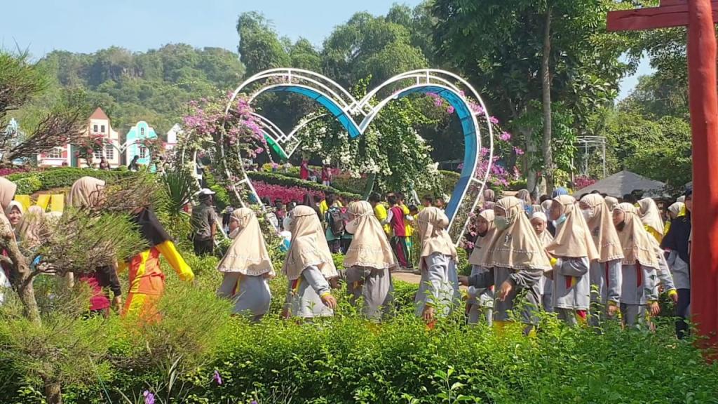 Masa Pengenalan Lingkungan Sekolah, Ratusan Siswa Belajar Sejarah di Wagos Gresik