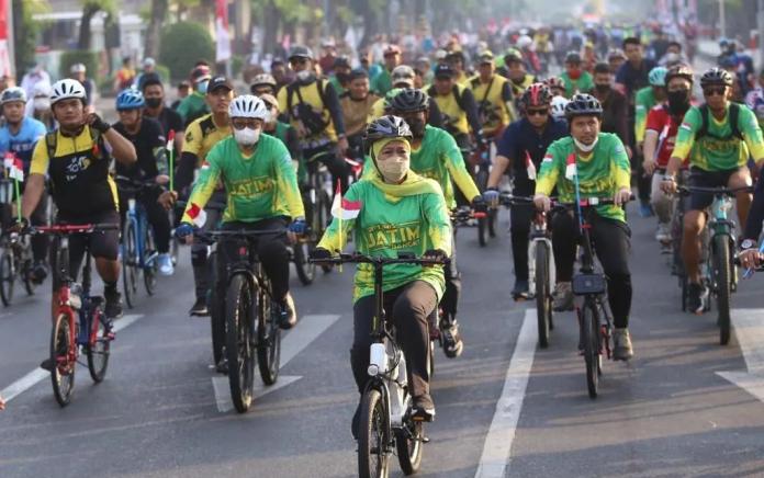 Khofifah Memperingati 1 Muharram dengan Gowes