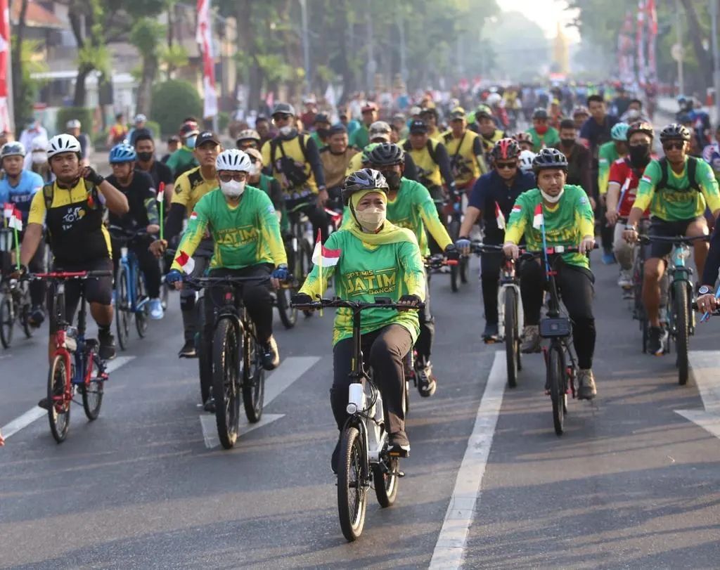 Khofifah Memperingati 1 Muharram dengan Gowes