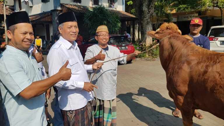 Menhan dan Gubernur Jakarta Kirim Sapi ke Tebuireng Jombang