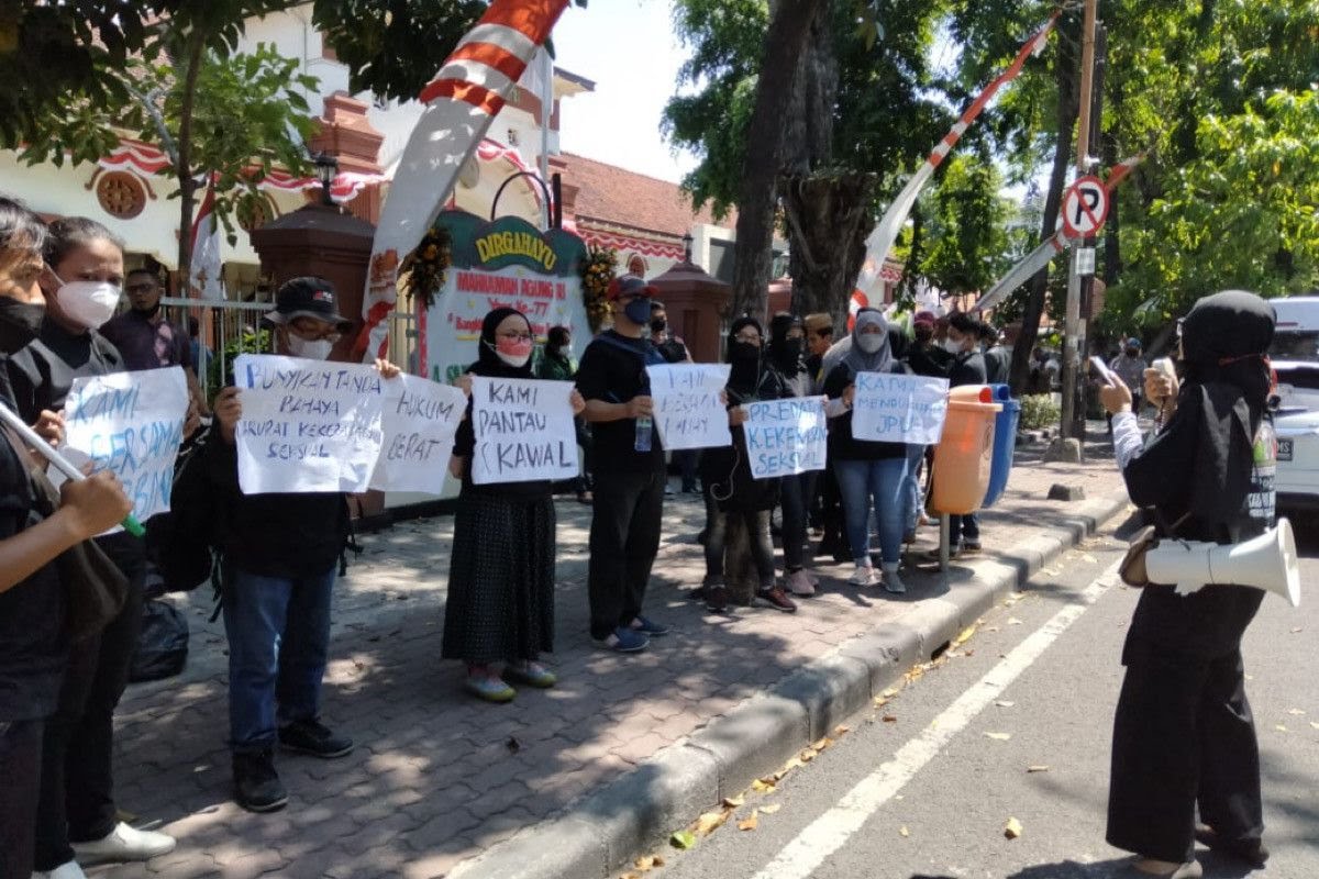 Aliansi Kota Santri Lawan Kekerasan Seksual Gelar Aksi Massa, “Kami Bersama Korban”