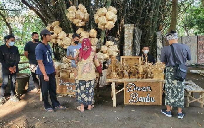 Tanpa Plastik dan Uang di Pasar Barongan Jombang