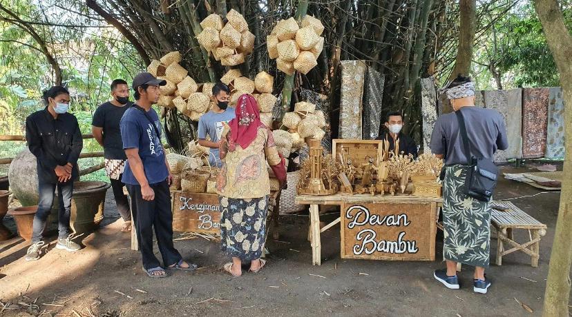 Tanpa Plastik dan Uang di Pasar Barongan Jombang